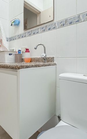 Casa à venda com 100m², 3 quartos e 2 vagas Casa à venda com 100m², 3 quartos e 2 vagasBanheiro da Suíte