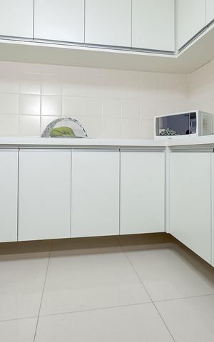 Casa à venda com 100m², 3 quartos e 2 vagas Casa à venda com 100m², 3 quartos e 2 vagasCozinha - Armários