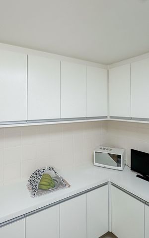 Casa à venda com 100m², 3 quartos e 2 vagas Casa à venda com 100m², 3 quartos e 2 vagasCozinha - Armários