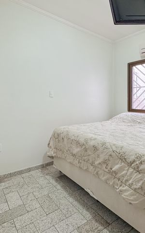 Casa à venda com 100m², 3 quartos e 2 vagas Casa à venda com 100m², 3 quartos e 2 vagasSuíte