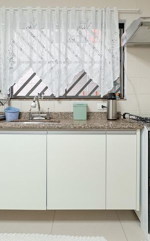 Casa à venda com 100m², 3 quartos e 2 vagas Casa à venda com 100m², 3 quartos e 2 vagasCozinha