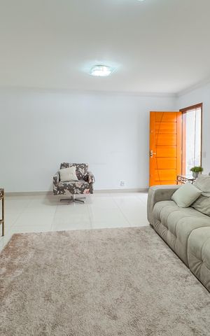 Casa à venda com 100m², 3 quartos e 2 vagas Casa à venda com 100m², 3 quartos e 2 vagasSala