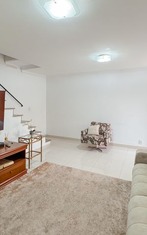 Casa à venda com 100m², 3 quartos e 2 vagas Casa à venda com 100m², 3 quartos e 2 vagasSala