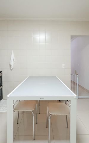 Casa à venda com 100m², 3 quartos e 2 vagas Casa à venda com 100m², 3 quartos e 2 vagasCozinha