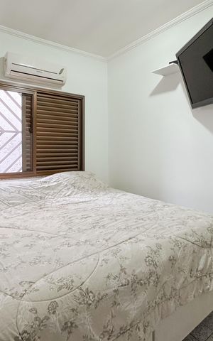 Casa à venda com 100m², 3 quartos e 2 vagas Casa à venda com 100m², 3 quartos e 2 vagasSuíte