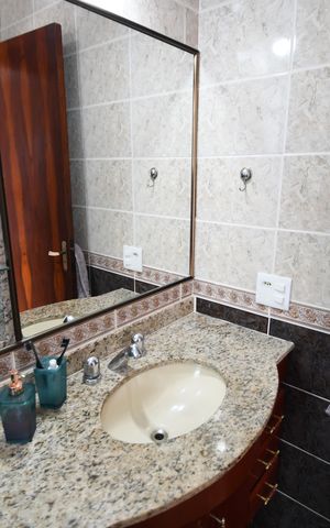 Casa à venda com 400m², 4 quartos e 5 vagasBanheiro 3