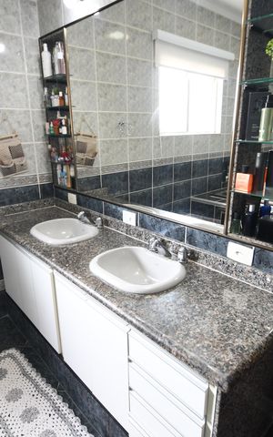 Casa à venda com 400m², 4 quartos e 5 vagasBanheiro 1