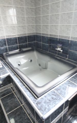 Casa à venda com 400m², 4 quartos e 5 vagasBanheiro 1