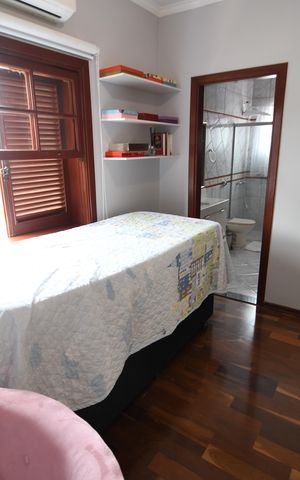 Casa à venda com 400m², 4 quartos e 5 vagasQuarto 3 - Suíte