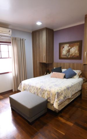 Casa à venda com 400m², 4 quartos e 5 vagasQuarto 4 - Suíte