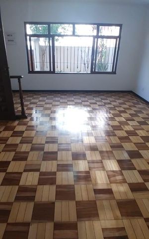 Casa para alugar com 180m², 3 quartos e 2 vagas Casa para alugar com 180m², 3 quartos e 2 vagasSala