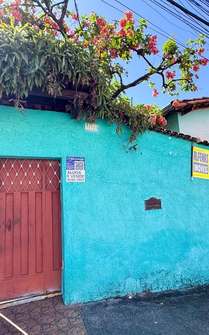 Casa à venda com 326m², 5 quartos e 4 vagas Casa à venda com 326m², 5 quartos e 4 vagasPlaquinha instalada