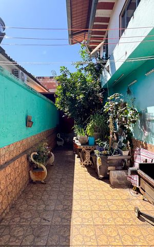 Casa à venda com 326m², 5 quartos e 4 vagas Casa à venda com 326m², 5 quartos e 4 vagasÁrea Externa