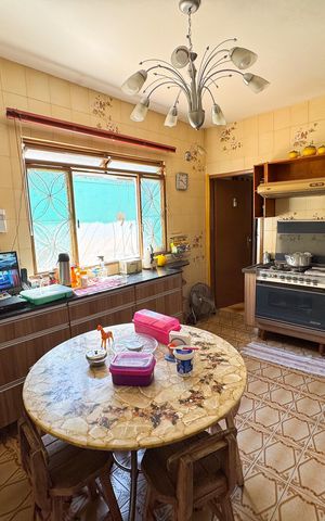 Casa à venda com 326m², 5 quartos e 4 vagas Casa à venda com 326m², 5 quartos e 4 vagasCozinha