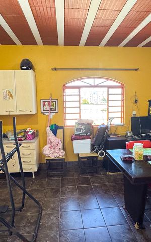 Casa à venda com 326m², 5 quartos e 4 vagas Casa à venda com 326m², 5 quartos e 4 vagasEdícula