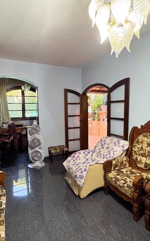 Casa à venda com 326m², 5 quartos e 4 vagas Casa à venda com 326m², 5 quartos e 4 vagasSala