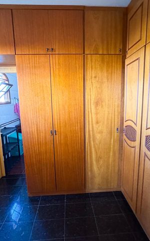 Casa à venda com 326m², 5 quartos e 4 vagas Casa à venda com 326m², 5 quartos e 4 vagasCloset do Quarto 1