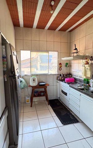 Casa à venda com 326m², 5 quartos e 4 vagas Casa à venda com 326m², 5 quartos e 4 vagasEdícula