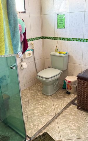 Casa à venda com 326m², 5 quartos e 4 vagas Casa à venda com 326m², 5 quartos e 4 vagasEdícula