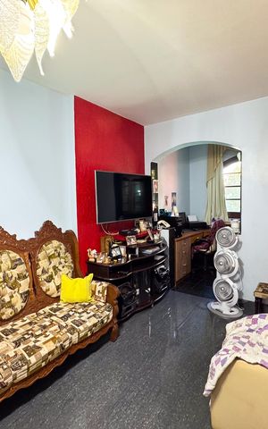 Casa à venda com 326m², 5 quartos e 4 vagas Casa à venda com 326m², 5 quartos e 4 vagasSala