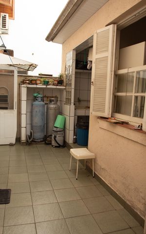Casa à venda com 200m², 3 quartos e 3 vagas Casa à venda com 200m², 3 quartos e 3 vagasQuintal