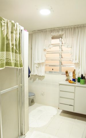 Casa à venda com 200m², 3 quartos e 3 vagas Casa à venda com 200m², 3 quartos e 3 vagasBanheiro Social