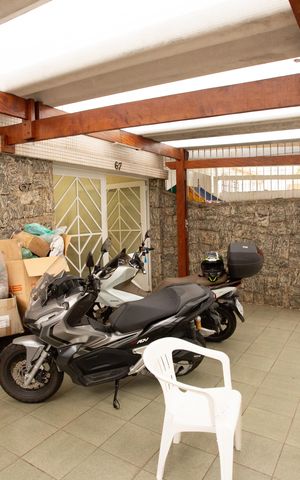 Casa à venda com 200m², 3 quartos e 3 vagas Casa à venda com 200m², 3 quartos e 3 vagasGaragem