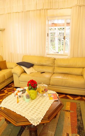 Casa à venda com 200m², 3 quartos e 3 vagas Casa à venda com 200m², 3 quartos e 3 vagasSala