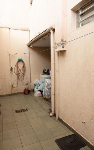 Casa à venda com 200m², 3 quartos e 3 vagas Casa à venda com 200m², 3 quartos e 3 vagasQuintal