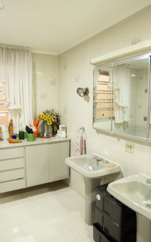 Casa à venda com 200m², 3 quartos e 3 vagas Casa à venda com 200m², 3 quartos e 3 vagasBanheiro Social