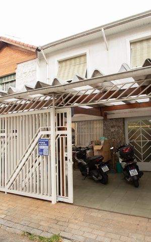 Casa à venda com 200m², 3 quartos e 3 vagas Casa à venda com 200m², 3 quartos e 3 vagasFachada - Placa