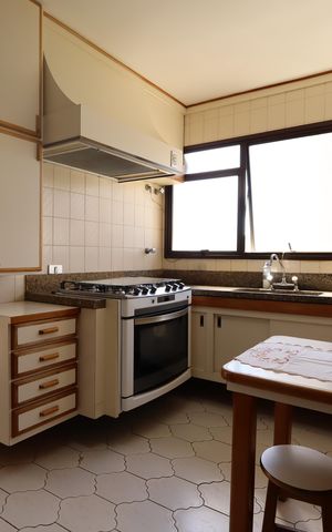 Apartamento à venda com 213m², 4 quartos e 2 vagasCozinha
