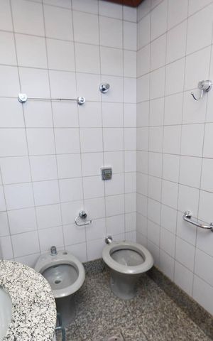 Apartamento à venda com 130m², 4 quartos e 2 vagas Apartamento à venda com 130m², 4 quartos e 2 vagasBanheiro suite