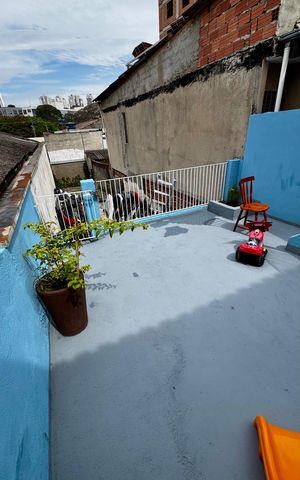 Casa à venda com 150m², 2 quartos e 2 vagas Casa à venda com 150m², 2 quartos e 2 vagasÁrea externa