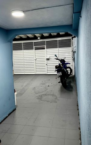 Casa à venda com 150m², 2 quartos e 2 vagas Casa à venda com 150m², 2 quartos e 2 vagasÁrea externa