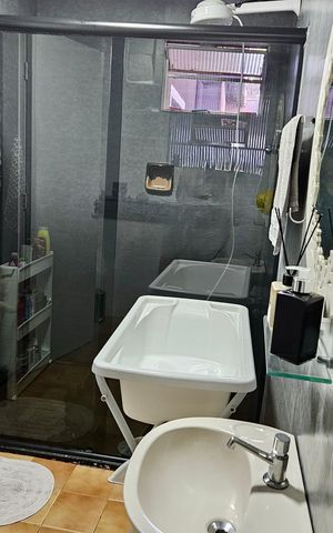 Casa à venda com 150m², 2 quartos e 2 vagas Casa à venda com 150m², 2 quartos e 2 vagasBanheiro