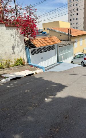 Casa à venda com 150m², 2 quartos e 2 vagas Casa à venda com 150m², 2 quartos e 2 vagasFachada