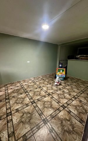 Casa à venda com 150m², 2 quartos e 2 vagas Casa à venda com 150m², 2 quartos e 2 vagasSala