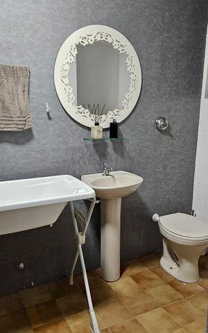 Casa à venda com 150m², 2 quartos e 2 vagas Casa à venda com 150m², 2 quartos e 2 vagasBanheiro