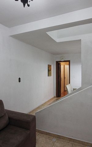 Casa à venda com 119m², 2 quartos e 2 vagasSala