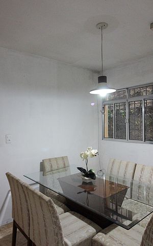 Casa à venda com 119m², 2 quartos e 2 vagasSala