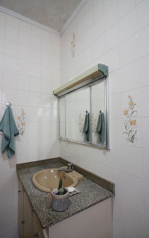 Casa à venda com 330m², 2 quartos e 4 vagasBanheiro Social