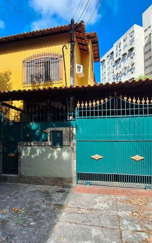 Casa à venda com 198m², 3 quartos e 3 vagasFachada