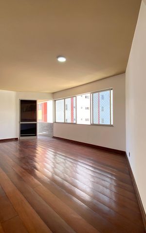 Apartamento para alugar com 196m², 3 quartos e 2 vagas Apartamento para alugar com 196m², 3 quartos e 2 vagasSala