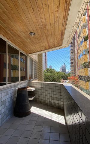 Apartamento para alugar com 196m², 3 quartos e 2 vagas Apartamento para alugar com 196m², 3 quartos e 2 vagasVaranda