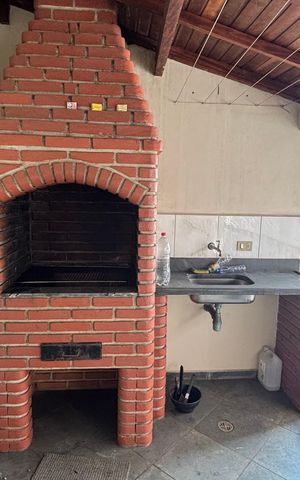 Casa à venda com 221m², 3 quartos e 2 vagas Casa à venda com 221m², 3 quartos e 2 vagasChurrasqueira