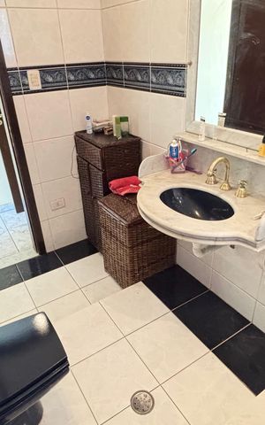 Casa à venda com 221m², 3 quartos e 2 vagas Casa à venda com 221m², 3 quartos e 2 vagasBanheiro da Suíte