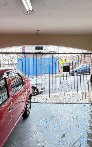 Casa à venda com 221m², 3 quartos e 2 vagas Casa à venda com 221m², 3 quartos e 2 vagasGaragem