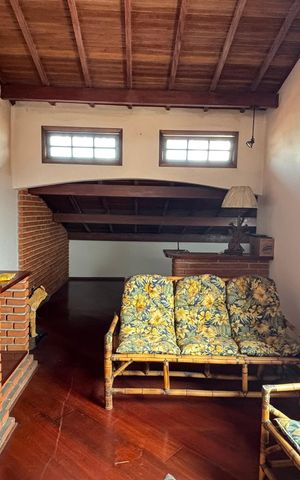 Casa à venda com 221m², 3 quartos e 2 vagas Casa à venda com 221m², 3 quartos e 2 vagasSótão