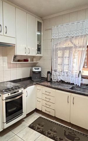 Casa à venda com 221m², 3 quartos e 2 vagas Casa à venda com 221m², 3 quartos e 2 vagasCozinha